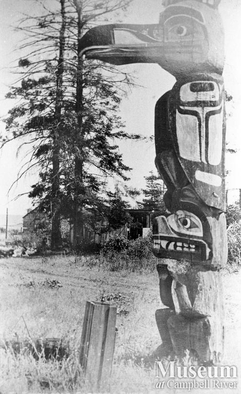 Quocksister Family pole on Tyee Spit