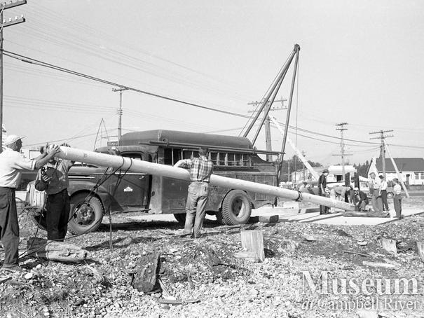 Raising the cenotaph flagpole