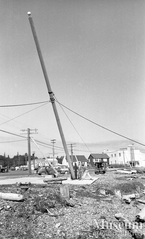 Raising the cenotaph flagpole