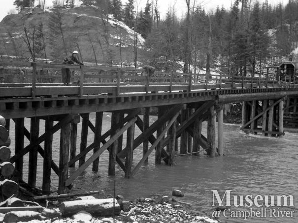 The logging bridge over the Campbell River