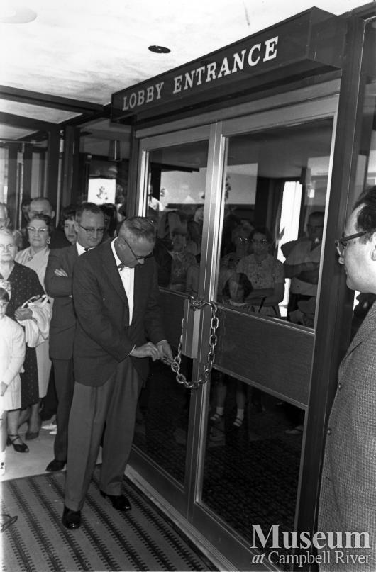 Opening of the Discovery Inn
