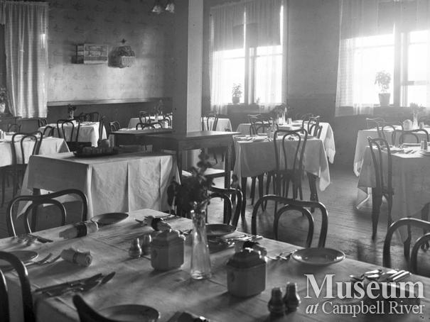 The dining room in the third Willows Hotel