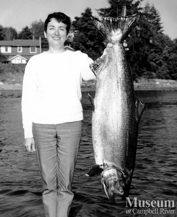 Pechet with catch