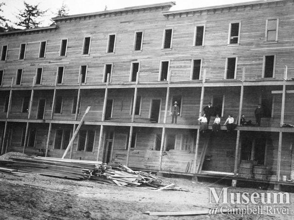The second Willows Hotel under construction