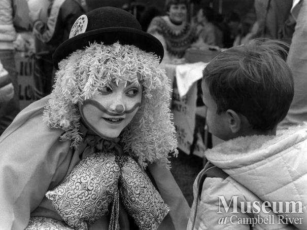 Shoo-shoo the clown at Museum Day event