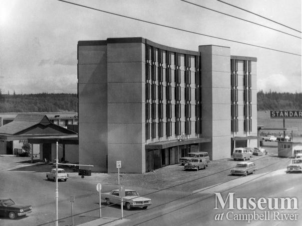 View of the Discovery Inn located on Tyee Plaza, Campbell River