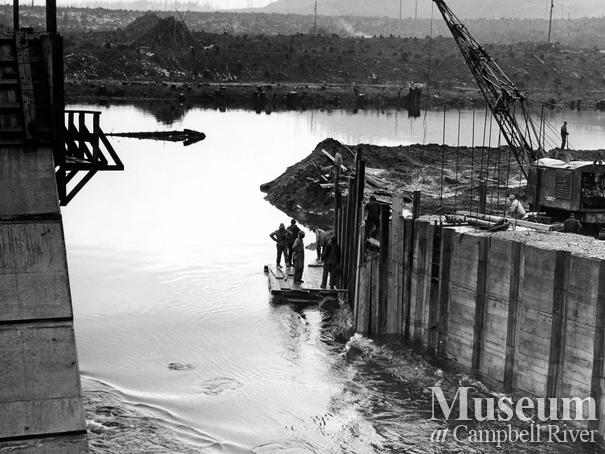 Construction of the John Hart Dam