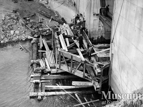 Construction of the John Hart Dam
