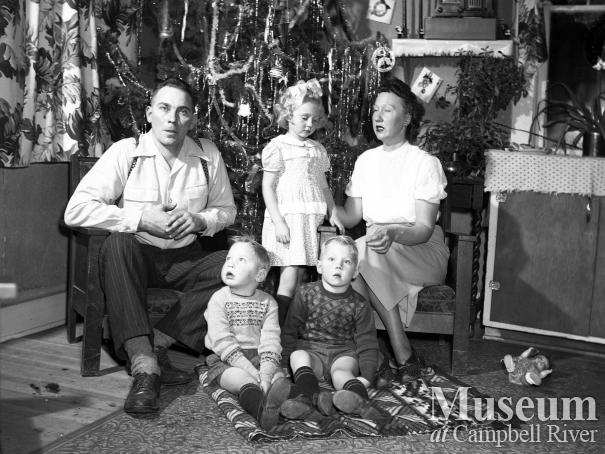 Family portrait with Christmas tree