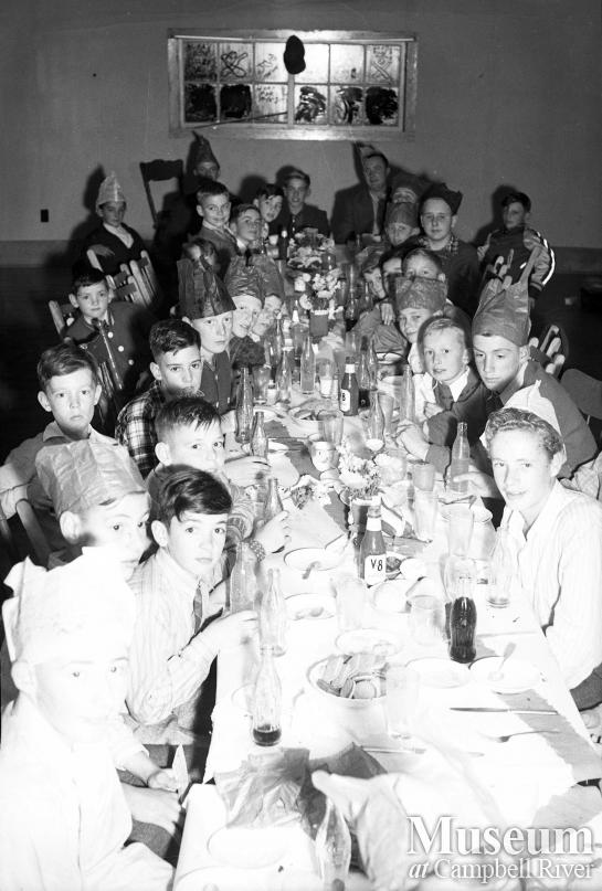 Group of Campbell River Midget Ball Team members at dinner