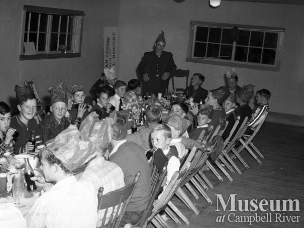 Group of Campbell River Midget Ball Team members at dinner