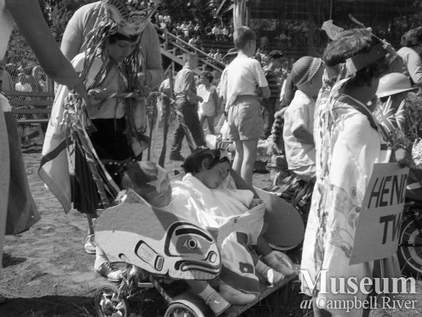 Henderson twins in the Parade, 1958