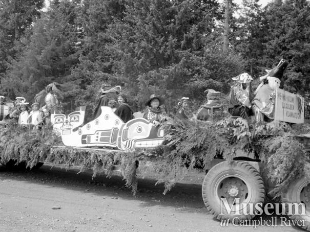 Wei Wai Kum float in Parade, 1958